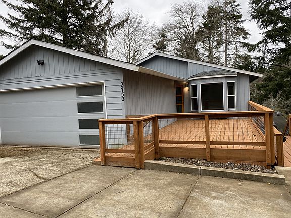 3rd image of 2752 NE Reef Ave #1