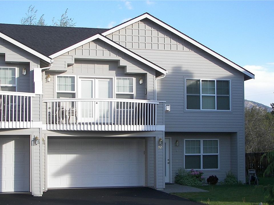 1st image of 215 Parkway Dr