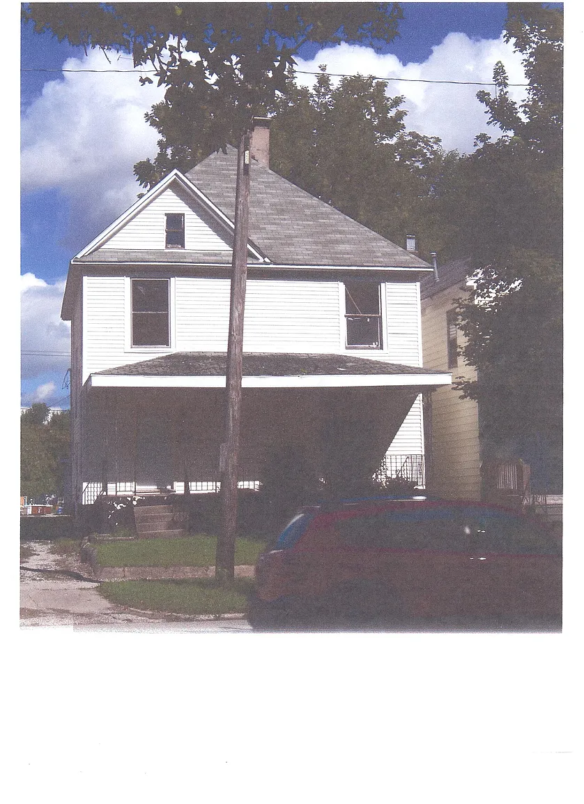 1562 N Main St photo 1