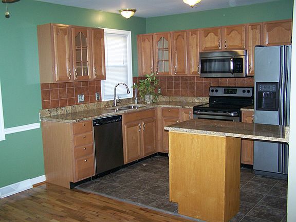 3rd image of 5817 Langley Ave
