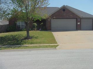 604 N Fox Meadows Ln, Fayetteville, AR 72704