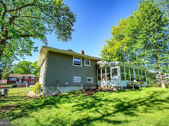 4th image of 407 Kingston Dr