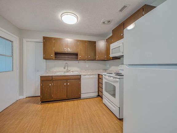 5th image of 7943 Guerad Dr N
