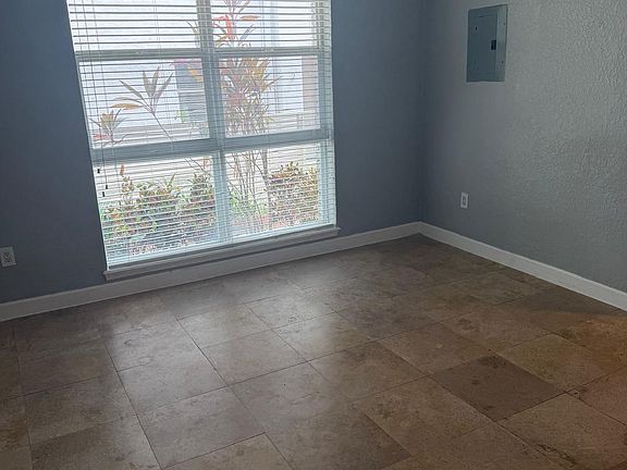 3rd image of 865 W 39th St APT 1