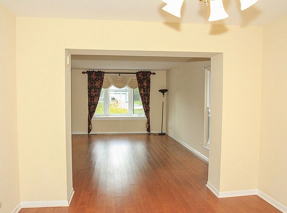 2nd image of 648 White Oak Ln