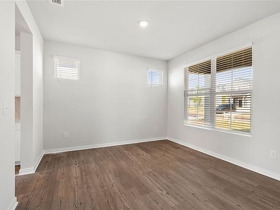 5th image of 5627 Rosehall Ct S