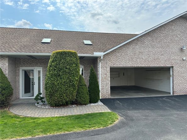 2750 Iowa Dr #26, New Kensington, PA 15068
