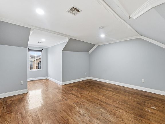 4th image of 168 New York Ave #2