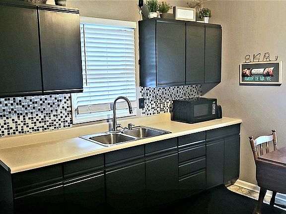 5th image of 604 B Ave E