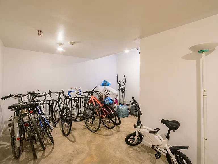 1137 Pine St #103 — Photo 12