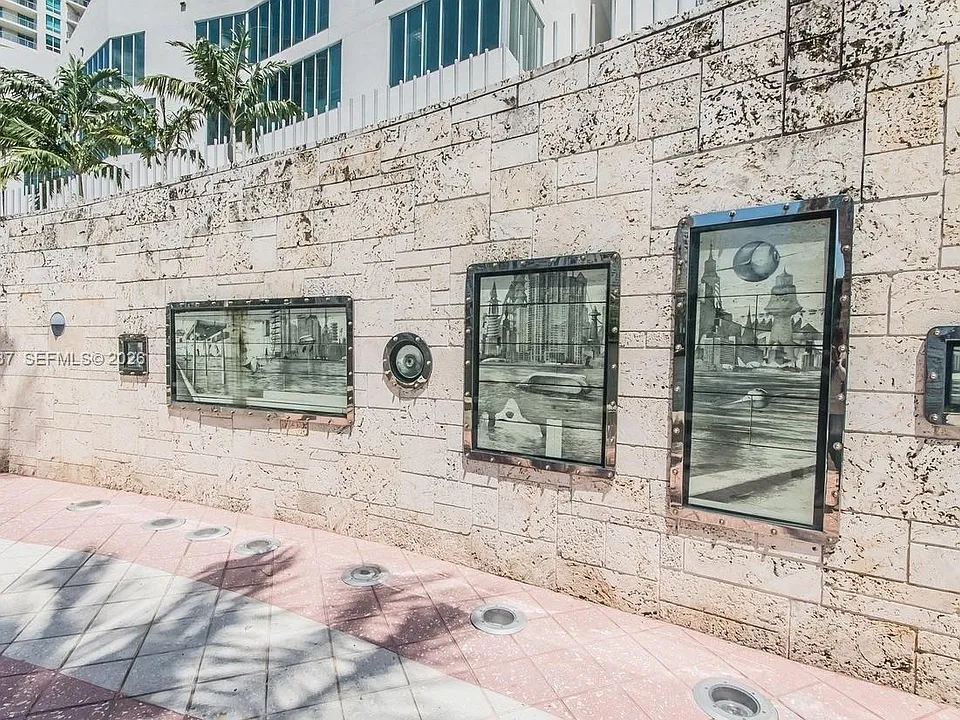 325 Biscayne Blvd #2114