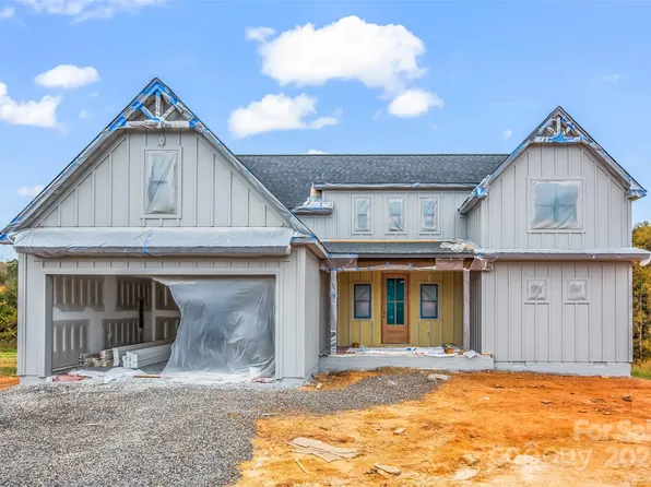 139 Meeting House Ln, Advance, NC 27006