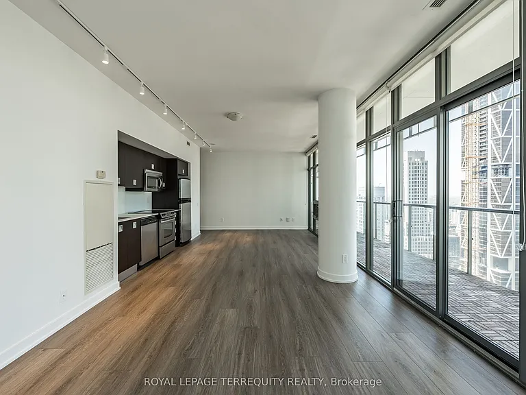 33 Charles St E #4008 — Photo 7