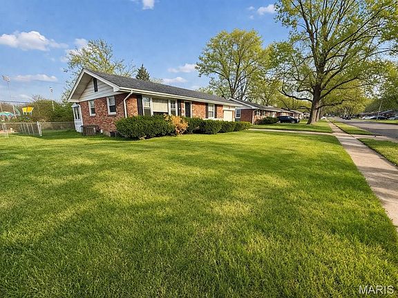 2nd image of 325 Royce Dr