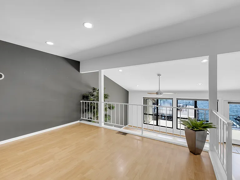 533 Lighthouse Dr — Photo 13