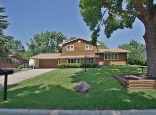 2216 114th St E, Burnsville, MN 55337