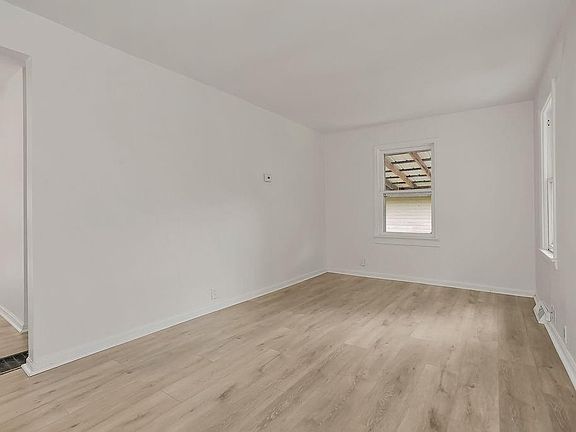 4th image of 5509 Maple St