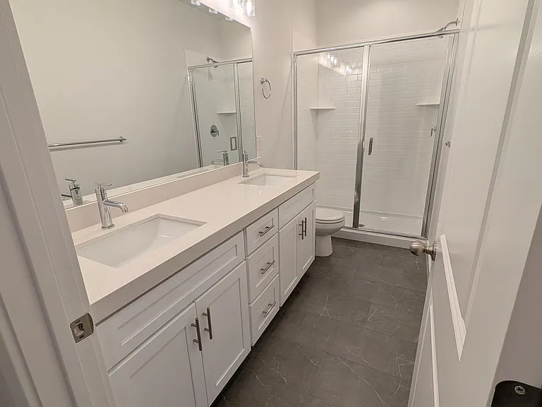 Master bath. Double sinks and lots of space!
