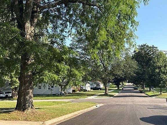 4th image of 807 Soper Ave