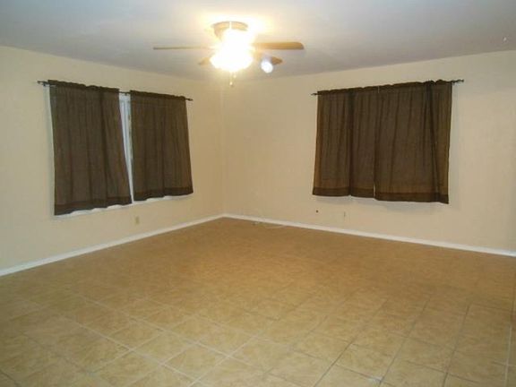 5th image of 2332 Tremont Ave