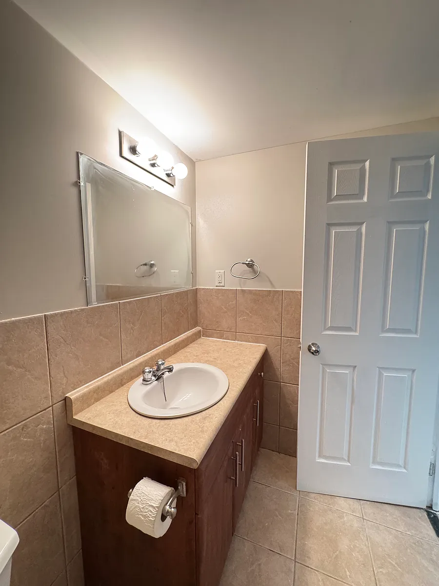 Building Photo - 915 Campbell Ave #203