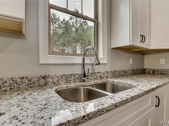 5th image of 15451 Reserve Cir