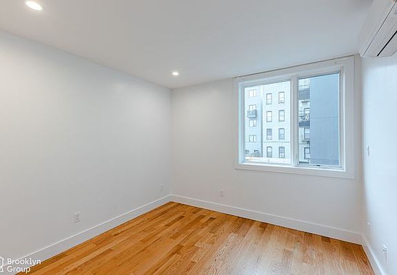 5th image of 620 Parkside Ave APT 3E