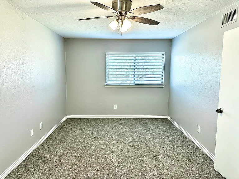 4304 Jenny Ln — Photo 13