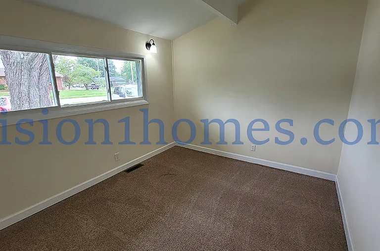 1605 Karen St — Photo 4