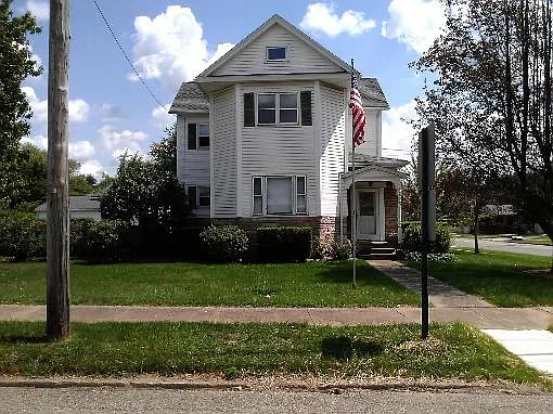 300 N Main St photo 1