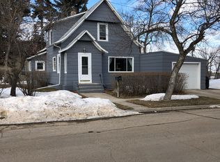 603 9th St NE, Devils Lake, ND 58301