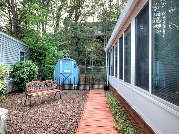 5th image of 43 S Lake Dr #16