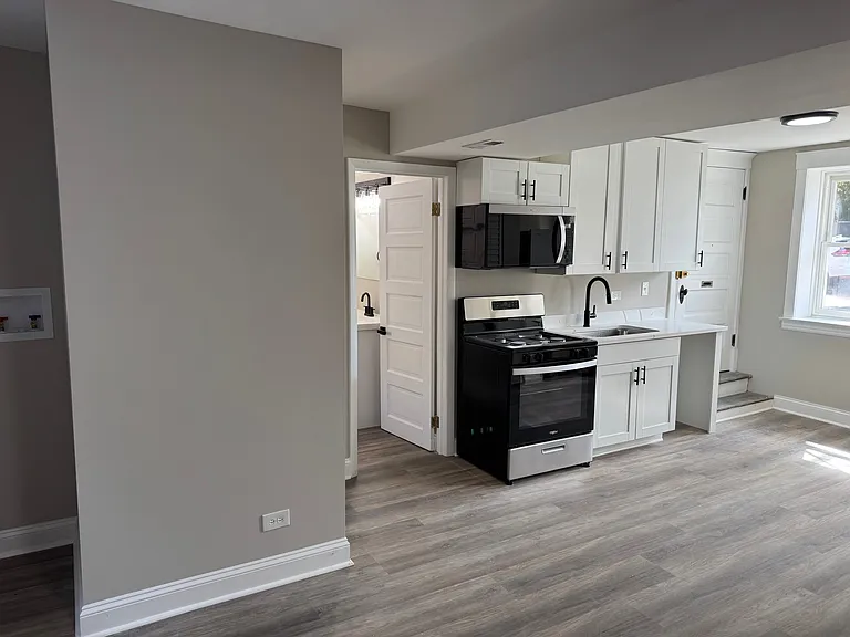 2360 S Sacramento Ave #BF — Photo 11