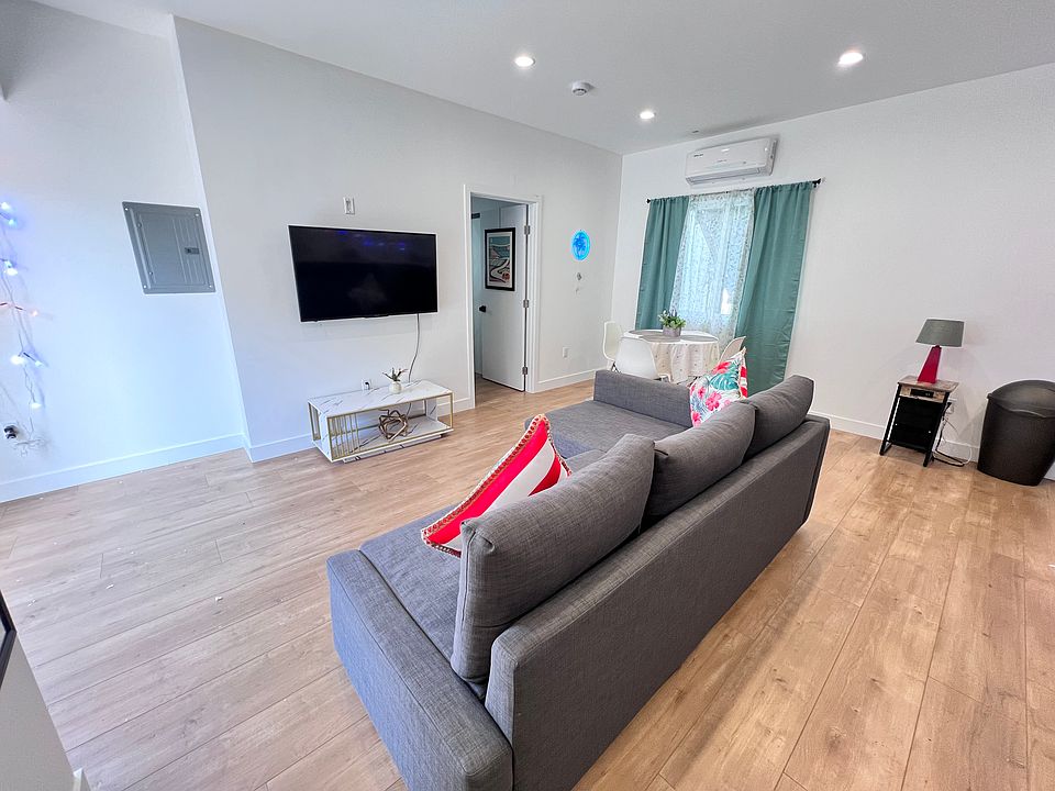 1st image of 6708 Willoughby Ave #6712