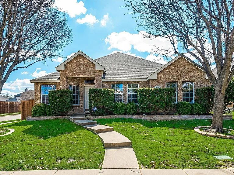 1528 Silver Spur Dr — Photo 2