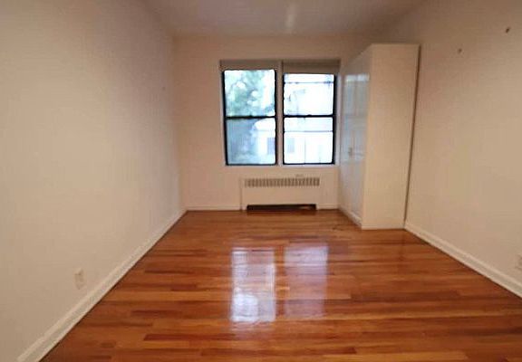 4th image of 120 E 62nd St #B