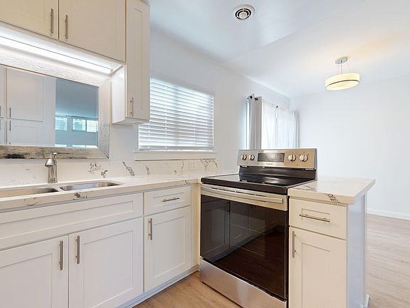 4th image of 2201 Manhattan Ave APT B