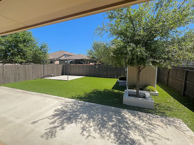 8922 Bowen Br — Photo 2