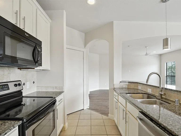 6159 Oram St #301 — Photo 10