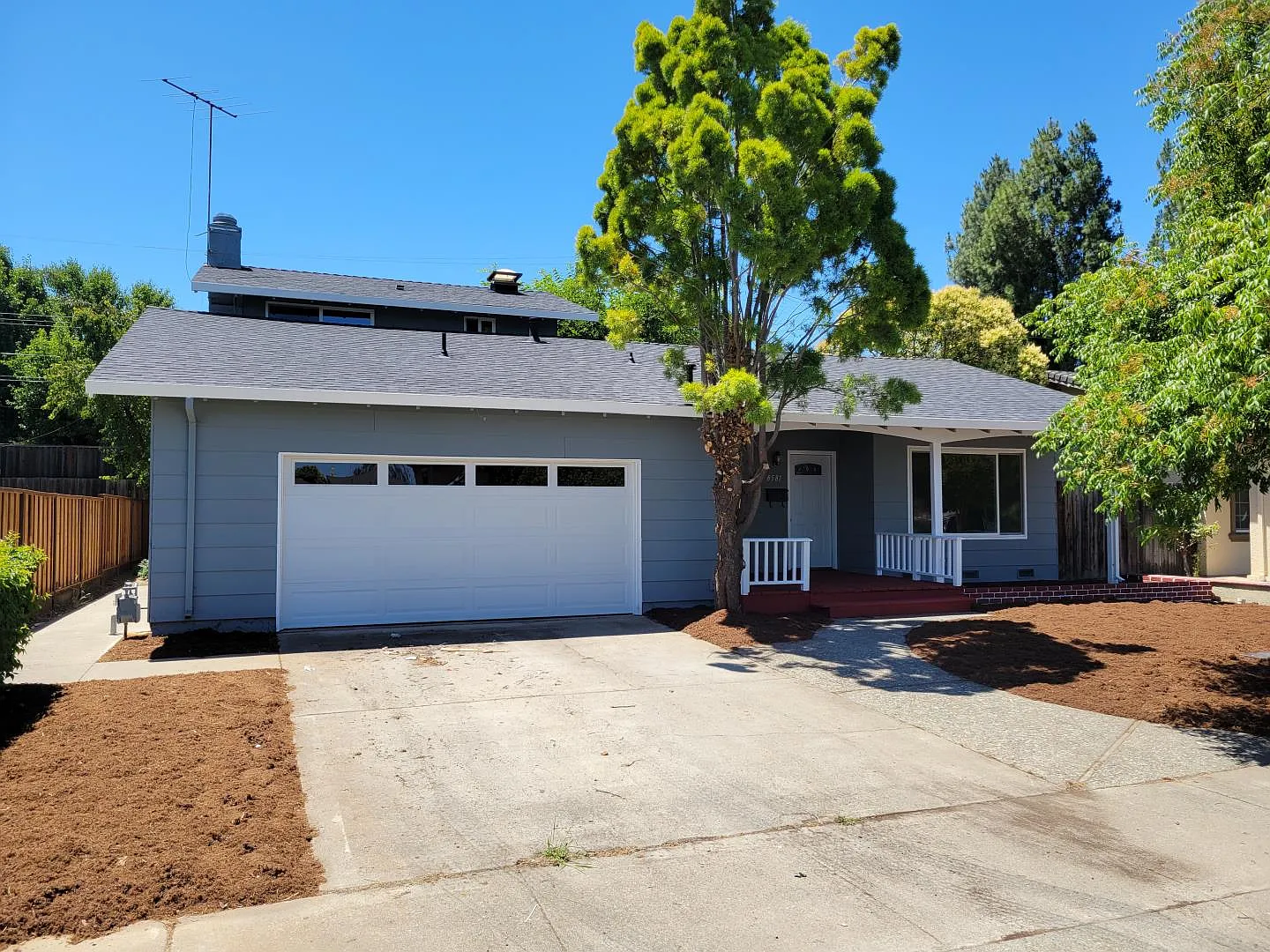 8581 Amanda Ave photo 1