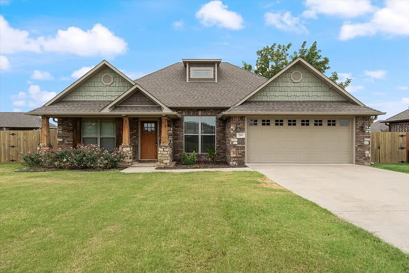 4 bed, 2.0 bath, 1717 sqft, $2,200 — Photo 2