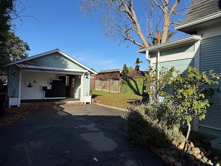 211 Stanford Ave — Photo 33