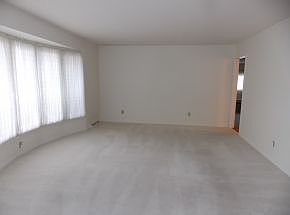3rd image of 252 McArthur Cir