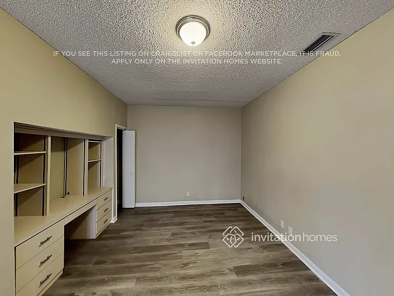 8041 Buttonwood Cir — Photo 13