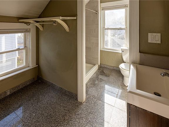 2nd image of 308 Smith St