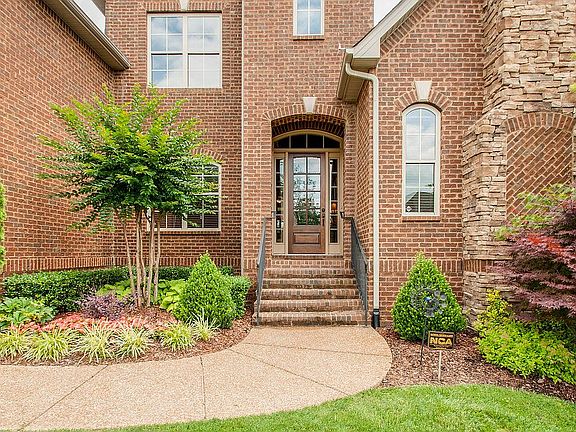 2nd image of 552 Summit Oaks Ct