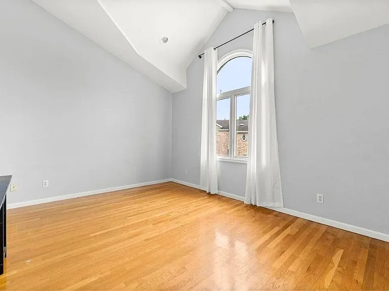 2 Hops Commons Ct — Photo 17
