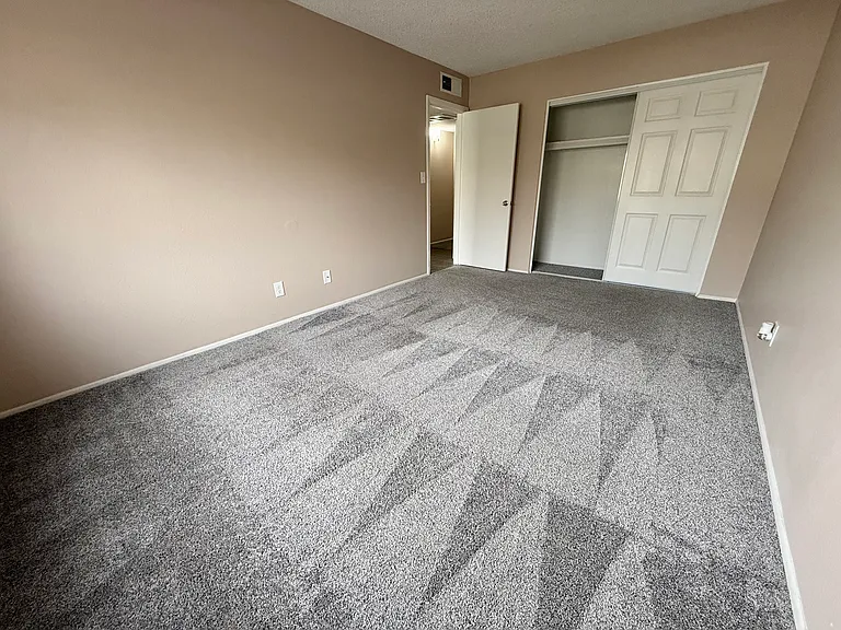 5847 N 48th Dr — Photo 17