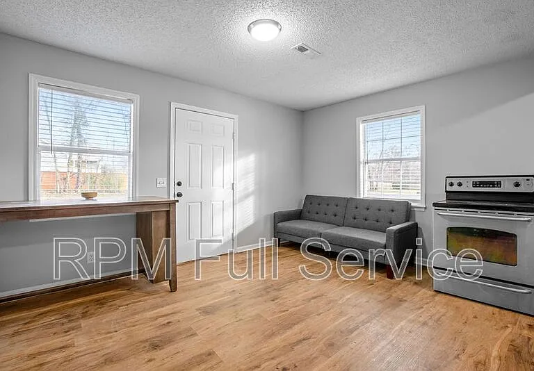 1002 N Maple St #A — Photo 27
