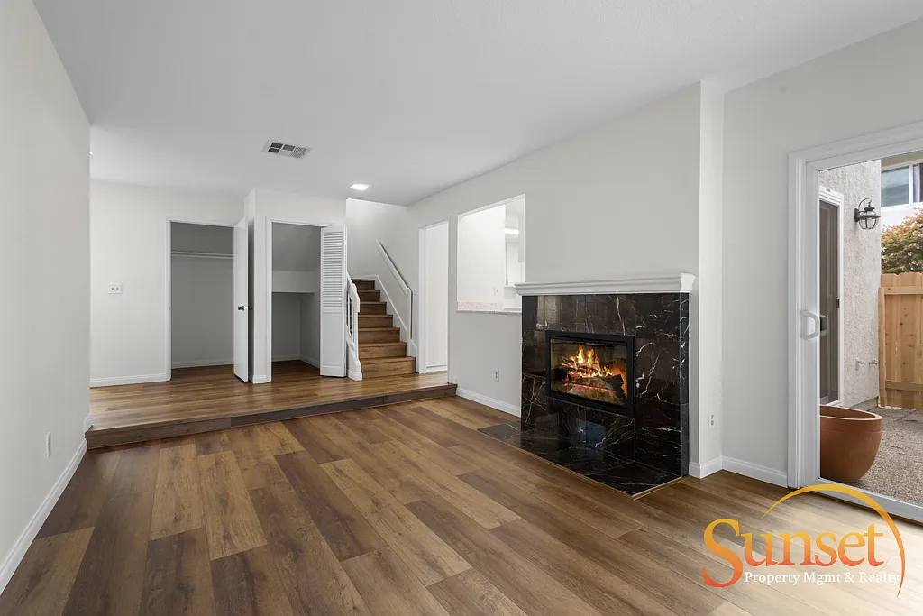 3 bed, 2.5 bath, 1516 sqft, $3,750 — Photo 2